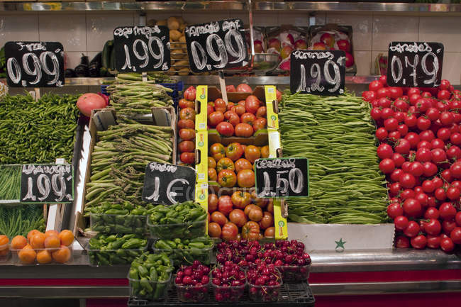 Mercado de verduras en Espagne, Catalogne, Barcelone - foto de stock