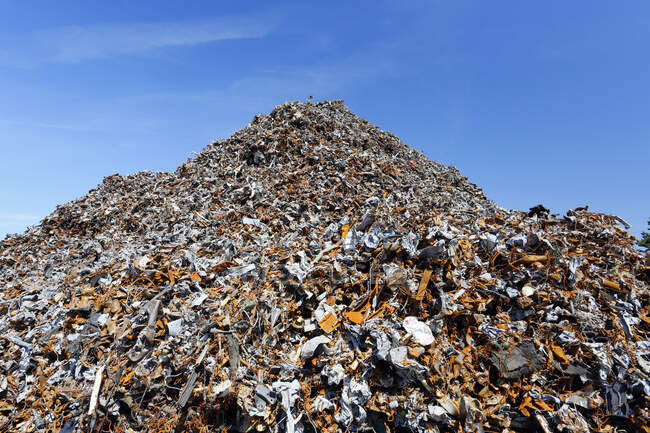 France, Normandy. Channel. Granville. The port. Mountain of scrap iron from household waste waiting to go to Russia or China for recycling. — Stock Photo