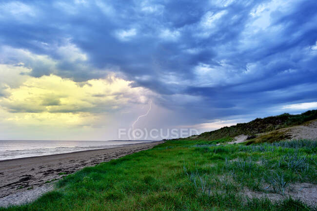 France, Normandy. Annoville. The dunes and the beach. Thunderstorm and lightning falling on the tip of Agon-Coutainville. — Stock Photo