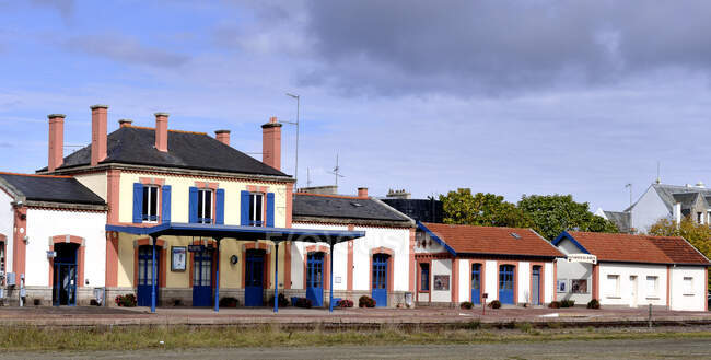 Francia, Noroeste de Francia, Bretaña, Paimpol, SNCF estación de tren - foto de stock