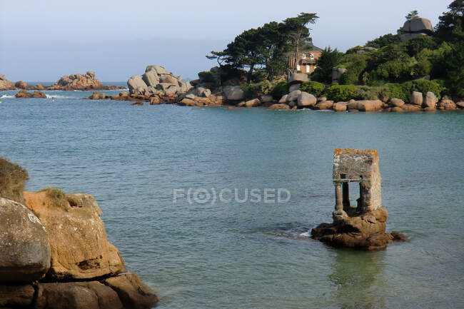 Francia, Noroeste de Francia, Bretaña, Ploumanach, Oratorio de San Guirec - foto de stock