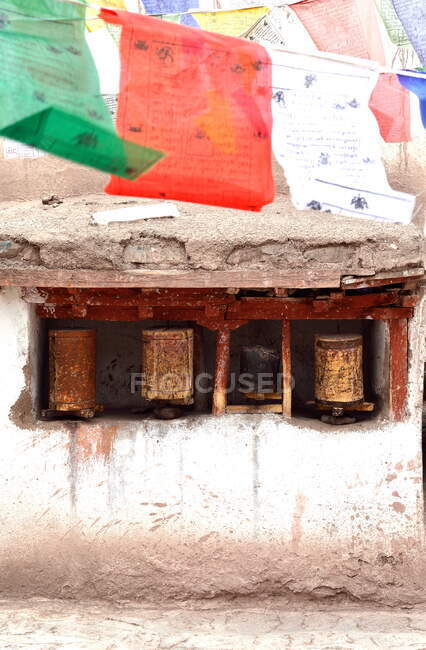 India, Ladakh, Indian State Jammu and Kashmir, Alchi Monastery, one of the most beautiful monasteries of the Ladakh, 11th Century, very old prayer wheels — Stock Photo