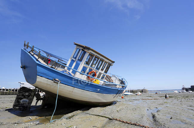 France, Normandy, Granville. The harbour at low tide during spring tides. — Stock Photo