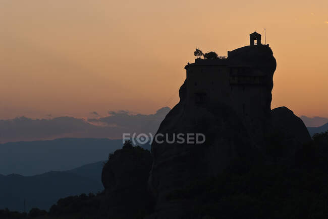 Europe, Grece, Plain of Thessaly, Valley of Penee, World Heritage of UNESCO since 1988, Orthodox Christian monasteries of Meteora perched atop impressive gray rock masses sculpted by erosion, Monastery of Saint Nicolas — Stock Photo