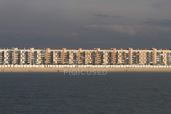 Francia, Costa Norte. Calais. Primera línea de mar - foto de stock