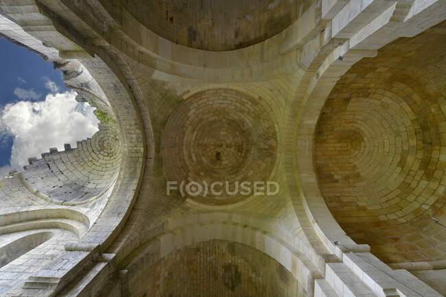 France, Dordogne, plafond en ruine de l'abbaye de Boschaud — Photo de stock