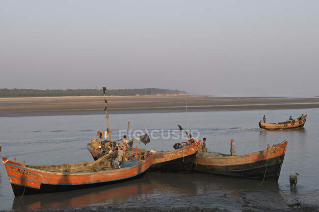 India, Bengala Occidental, Digha, Barco de pesca - foto de stock
