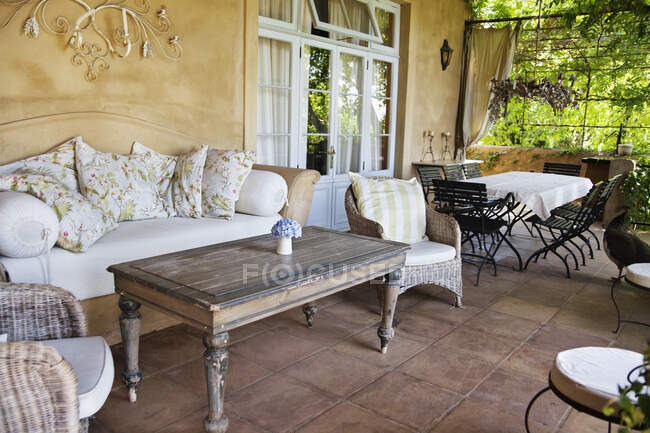 View of balcony with sitting arrangement — Stock Photo