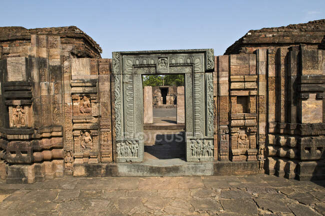 India, Orissa, Jajupur district, Ratnagiri, porch of the 1st monastery, sculptures in the chlorite — Stock Photo
