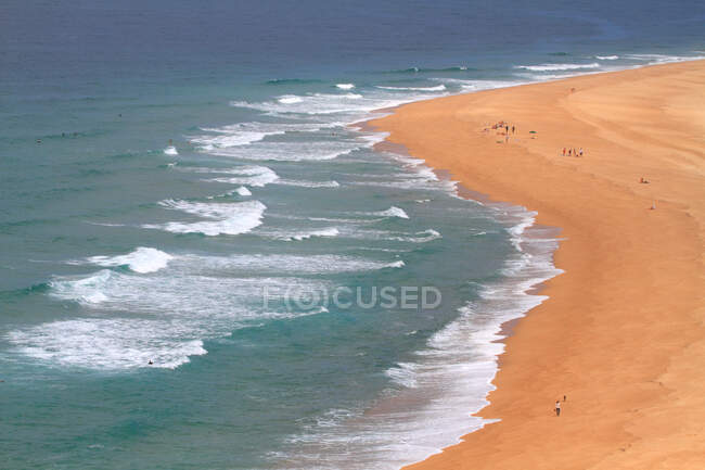 Portugal, Nazare. Praia do Norte. A praia do norte. — Fotografia de Stock