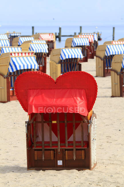 Allemagne, Travemunde. German seaside resort. Beach basket — Stock Photo