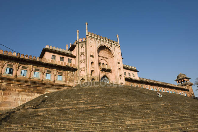 India, Madhya Pradesh, Bhopal, entrada oriental; mezquita Taj-ul-Masajid - foto de stock