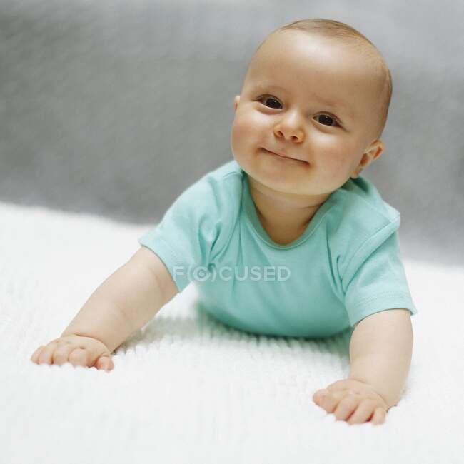 Retrato de um menino de 8 meses — Fotografia de Stock