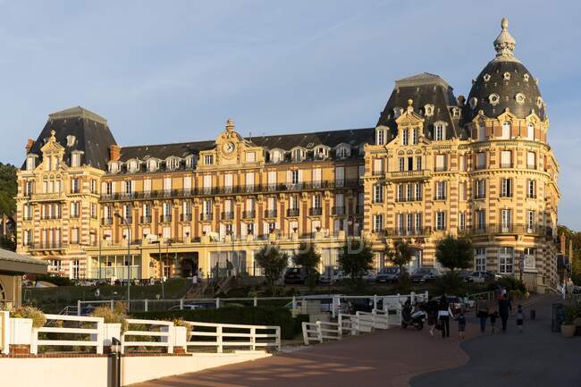 França, Normandia, palácio antigo hotel do século XIX em Houlgate — Fotografia de Stock
