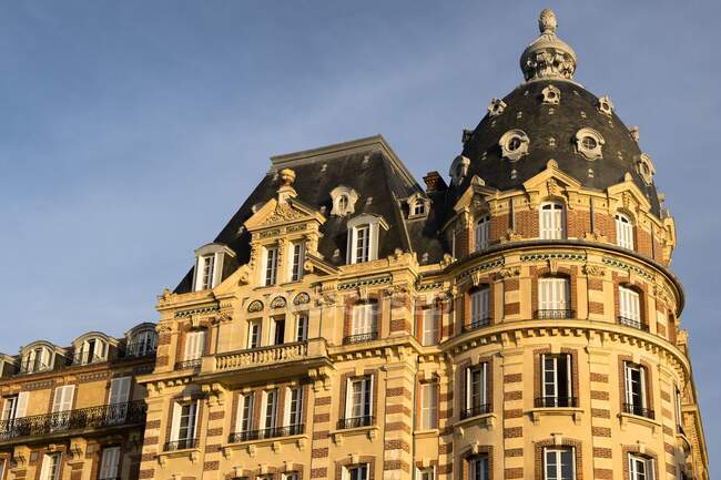 Франція, Нормандія, старий палацовий готель дев'ятнадцятого століття в Гульгаті. — стокове фото