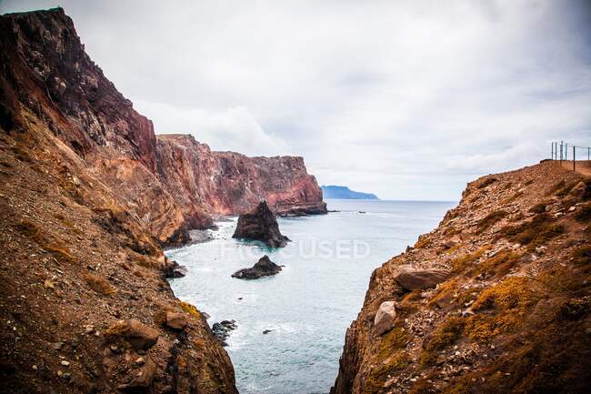 Isla de Madeira, acantilado de Ponta do Furado - foto de stock