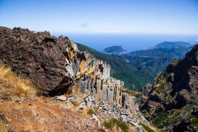 Остров Мадейра, Пико-ду-Ариейро, рок — стоковое фото