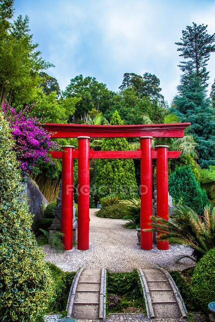 Isola di Madeira, zona giapponese di Monte Palace Tropical Garden, torii — Foto stock