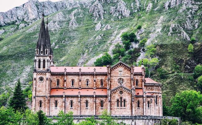 Chiesa di Covadonga, Asturie, Spagna — Foto stock