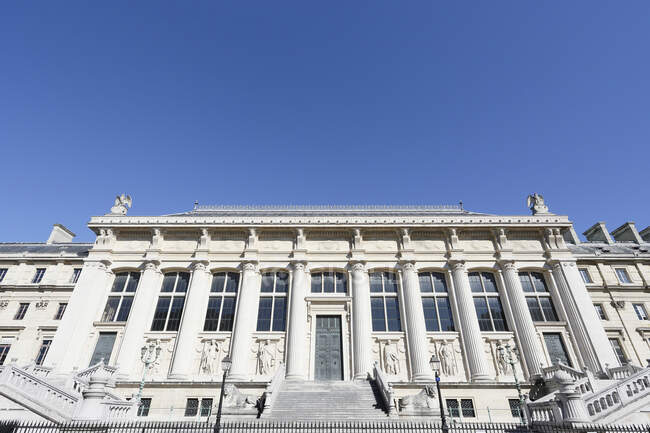 Paris, 1st arrondissement. Facade of the Palais de Justice in Paris. — Stock Photo