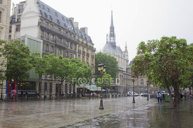 France, Paris, ile de la Cite, Lutece street in the rain. — Stock Photo