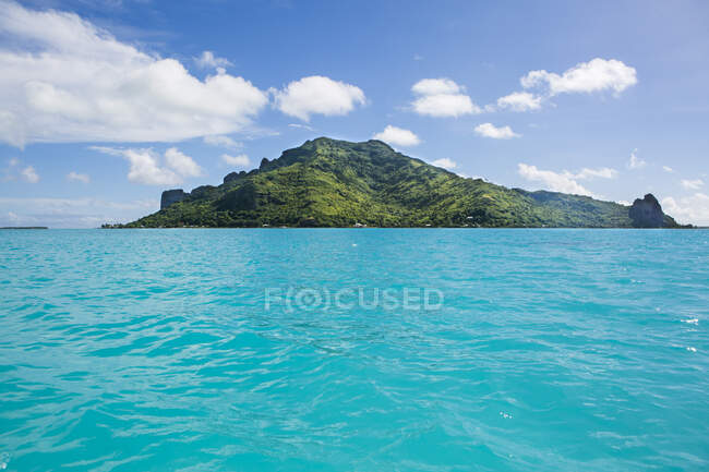 Isola Maupiti vista dalla laguna, Isole Sottovento, Polinesia Francese — Foto stock