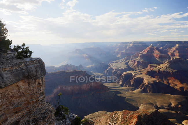 États-Unis. Arizona. Grand Canyon. Yavapai Point. Vue du Grand Canyon depuis la pointe Yavapai au coucher du soleil. — Photo de stock
