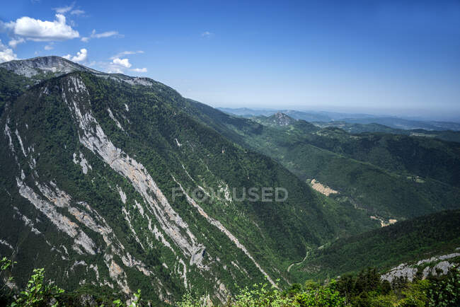França, Aude, de Pas de l 'Ours belvedere, desfiladeiros de Frau e montanhas — Fotografia de Stock