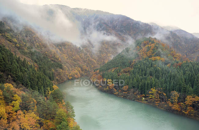 Japón, Shiragawa Go, paisaje de los Alpes japoneses - foto de stock