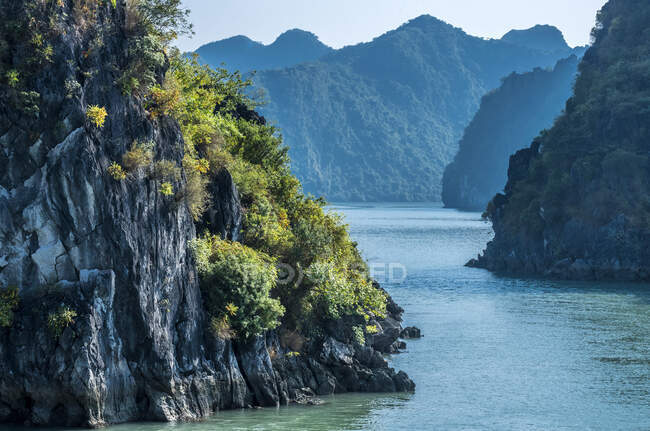Vietnam, baie de Ha Long, (Patrimoine mondial de l'UNESCO) — Photo de stock