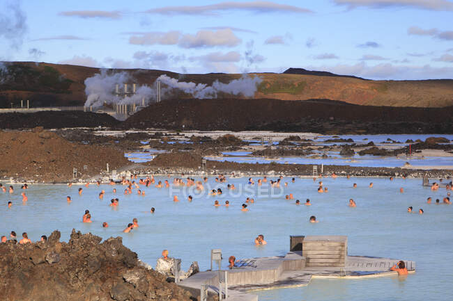 Bain thermal Blue Lagoon près de Grindavik, Islande — Photo de stock