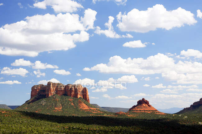 USA. Arizona. Sedona. Kapelle des Heiligen Kreuzes. Blick auf die umliegende Landschaft. — Stockfoto