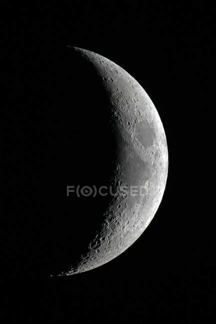 La Seine et la Marne. Le croissant de lune. La Lune au 5ème jour de sa lunation. — Photo de stock