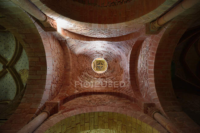 Europe, France, plafond de l'église de Collonges-la-Rouge, les plus beaux villages de France à Corrèze — Photo de stock