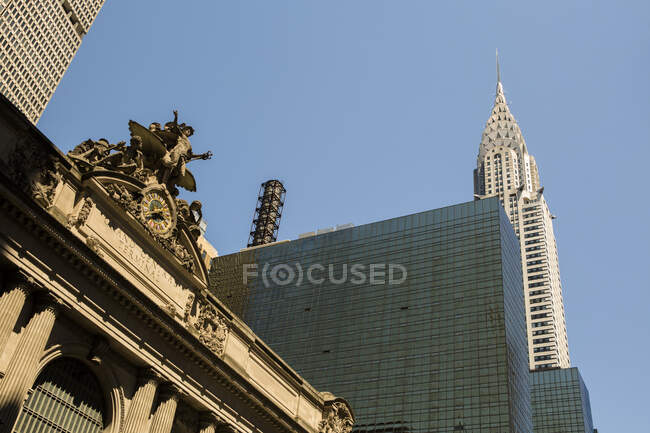 Edificio de la Estación Central de Nueva York y Edificio Chrysler en Background, Manhattan, Estados Unidos. - foto de stock