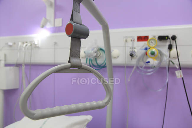 Лікарняна кімната з обладнанням — стокове фото