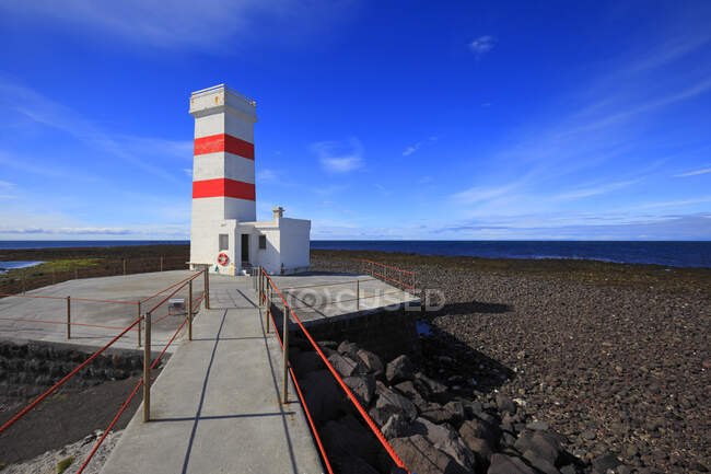Islandia, Sudurnes, Gardur. Faro. - foto de stock