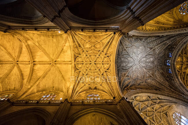 Blick auf eine Decke der Kathedrale von Sevilla, Sevilla, Spanien — Stockfoto