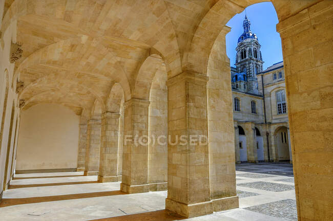 France, Bordeaux, Triangle d'Or neighborhood, Cour Mably (cloister of the former Dominican convent), Chambre Regionale de la Cour des Comptes (Court of Audit Regional House) — Stock Photo