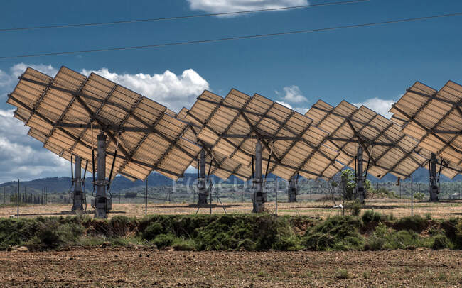 Espanha, comunidade autónoma de Aragão, módulo solar perto de Fuendetodos — Fotografia de Stock