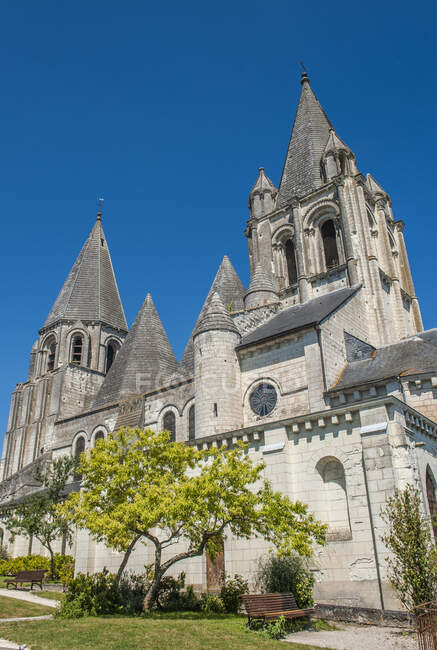 France, Indre-et-Loire, Royal City of Loches, Saint Ours church (12th century) — Stock Photo