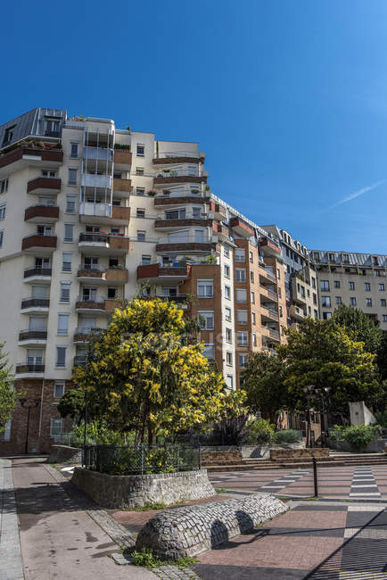 Gran complejo de viviendas en Francia, distrito 19 de París - foto de stock