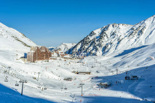 Francia, Altos Pirineos, Estación de esquí de La Mongie, La Mendia - foto de stock