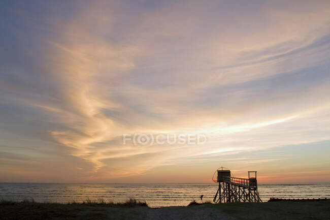 Francia, Les Moutiers-en-Retz, pesca al tramonto. — Foto stock