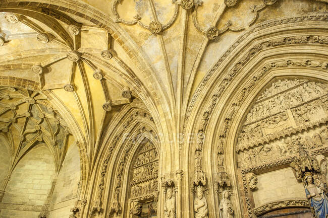 España, Comunidad Autónoma Vasca, Provincia de Álava, Vitoria-Gasteiz, Catedral de Santa Maria - foto de stock