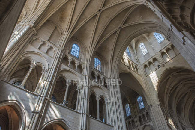 Francia, Aisne, Laon, Via di San Giacomo, all'interno della cattedrale di Notre-Dame — Foto stock
