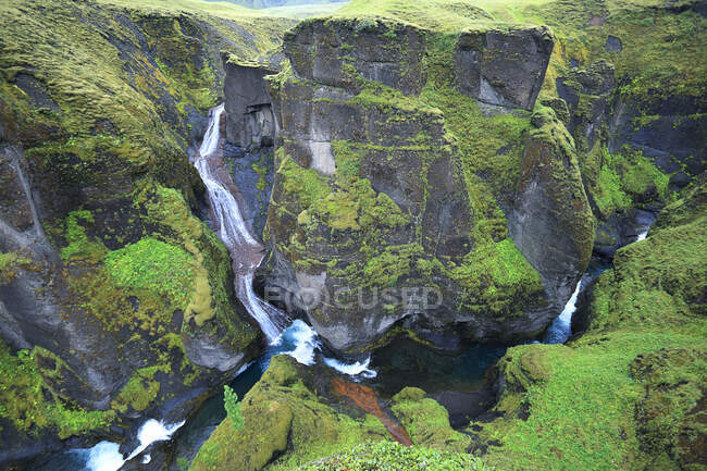 Island, Sudurland. Schlucht von Fjadrargljufur — Stockfoto