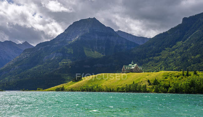 Canada, Alberta,Waterton Lakes National Park,  Prince of Wales Hotel National Historic Site — Stock Photo