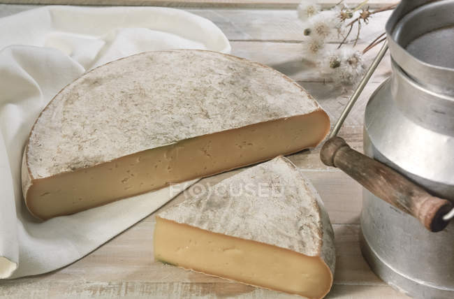 Saint-Nectaire cheese on wooden table, Auvergne, France — Stock Photo