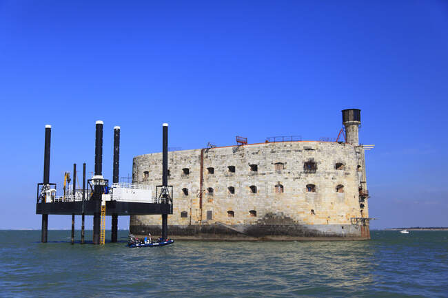 France, Fort Boyard sur ciel bleu — Photo de stock